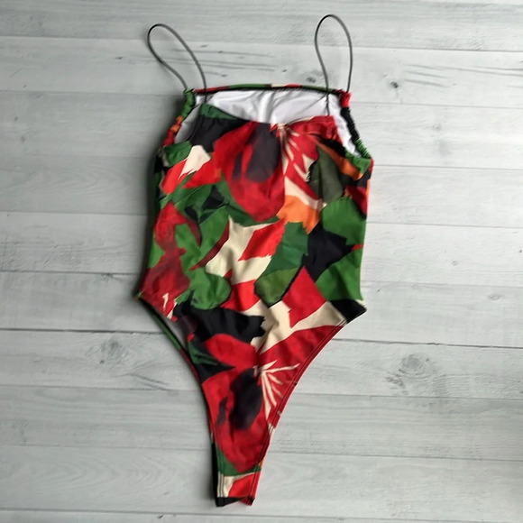 PrettyLittleThing Floral Print One Piece Swimsuit US 2 - Picture 4 of 11